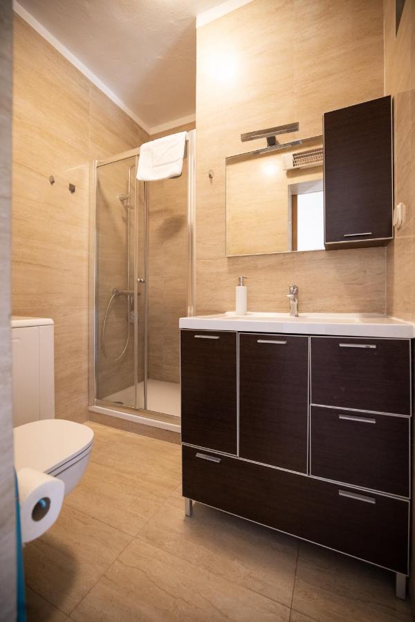 Apartments And A Room Ina Zadar