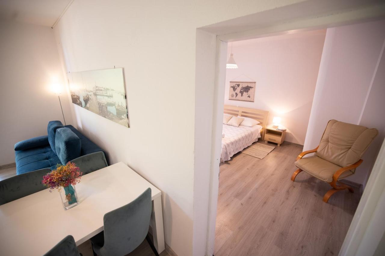 Apartments And A Room Ina 3*