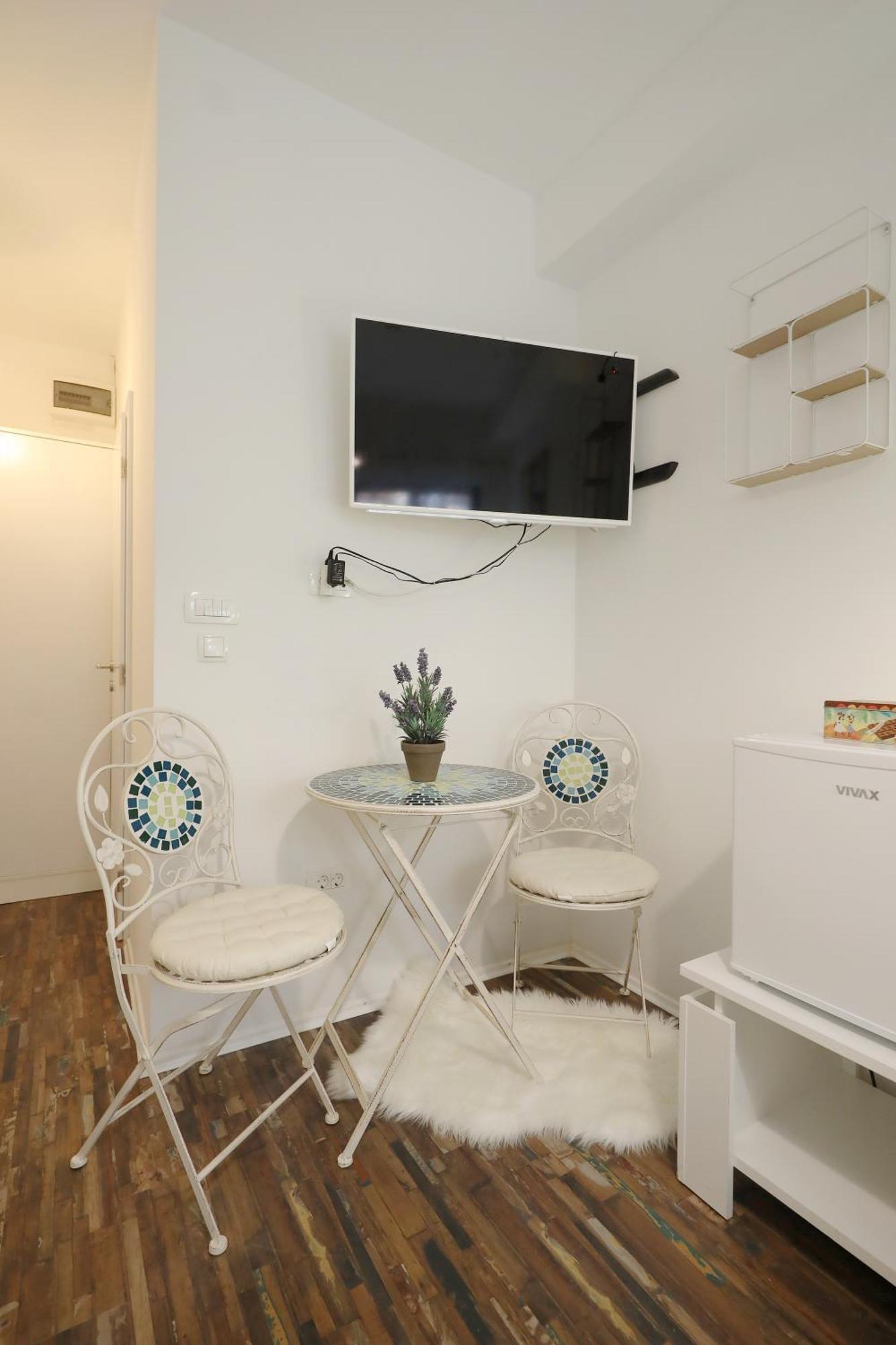 Guest house Apartments And A Room Ina 3*