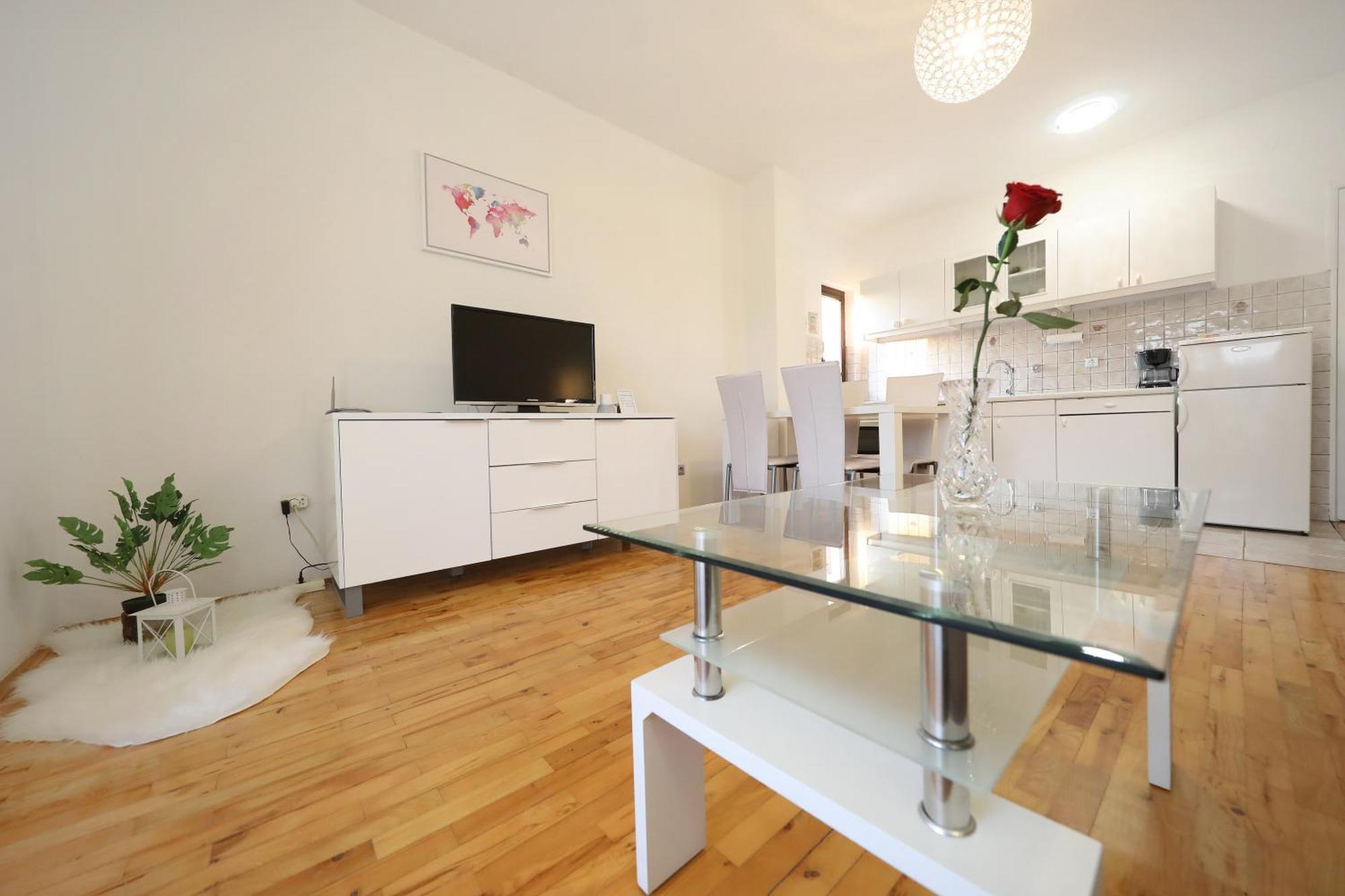 Apartments And A Room Ina Zadar