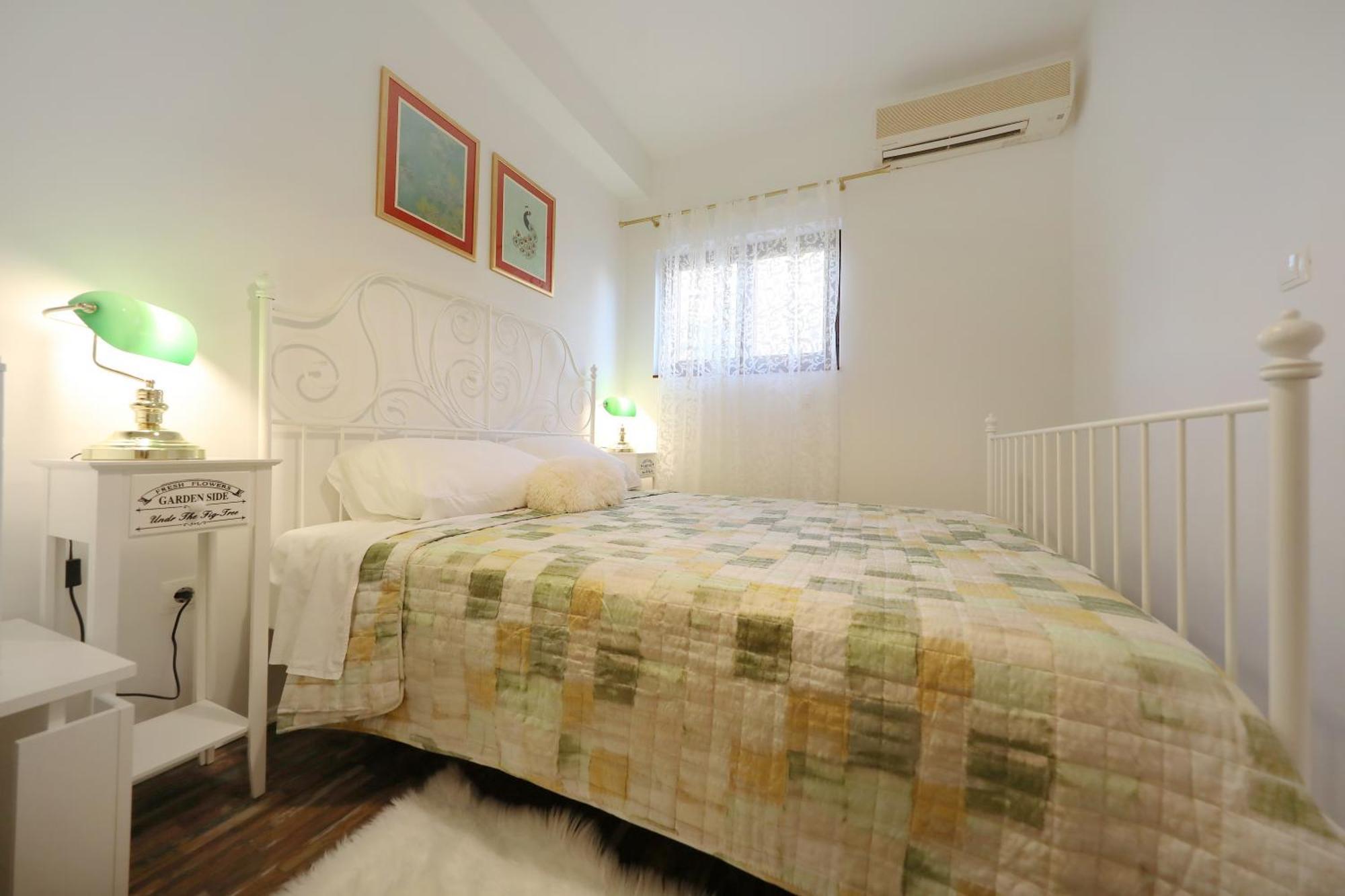 Apartments And A Room Ina Zadar