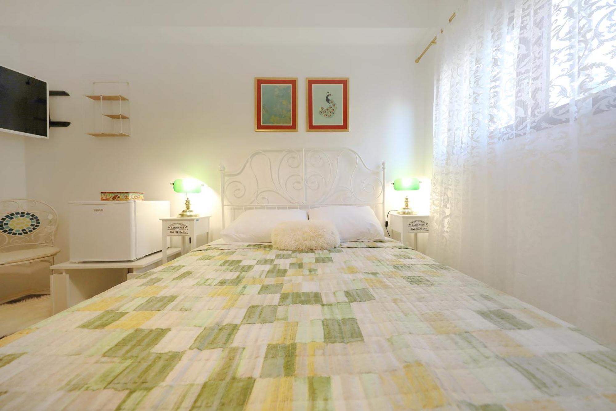 Guest house Apartments And A Room Ina