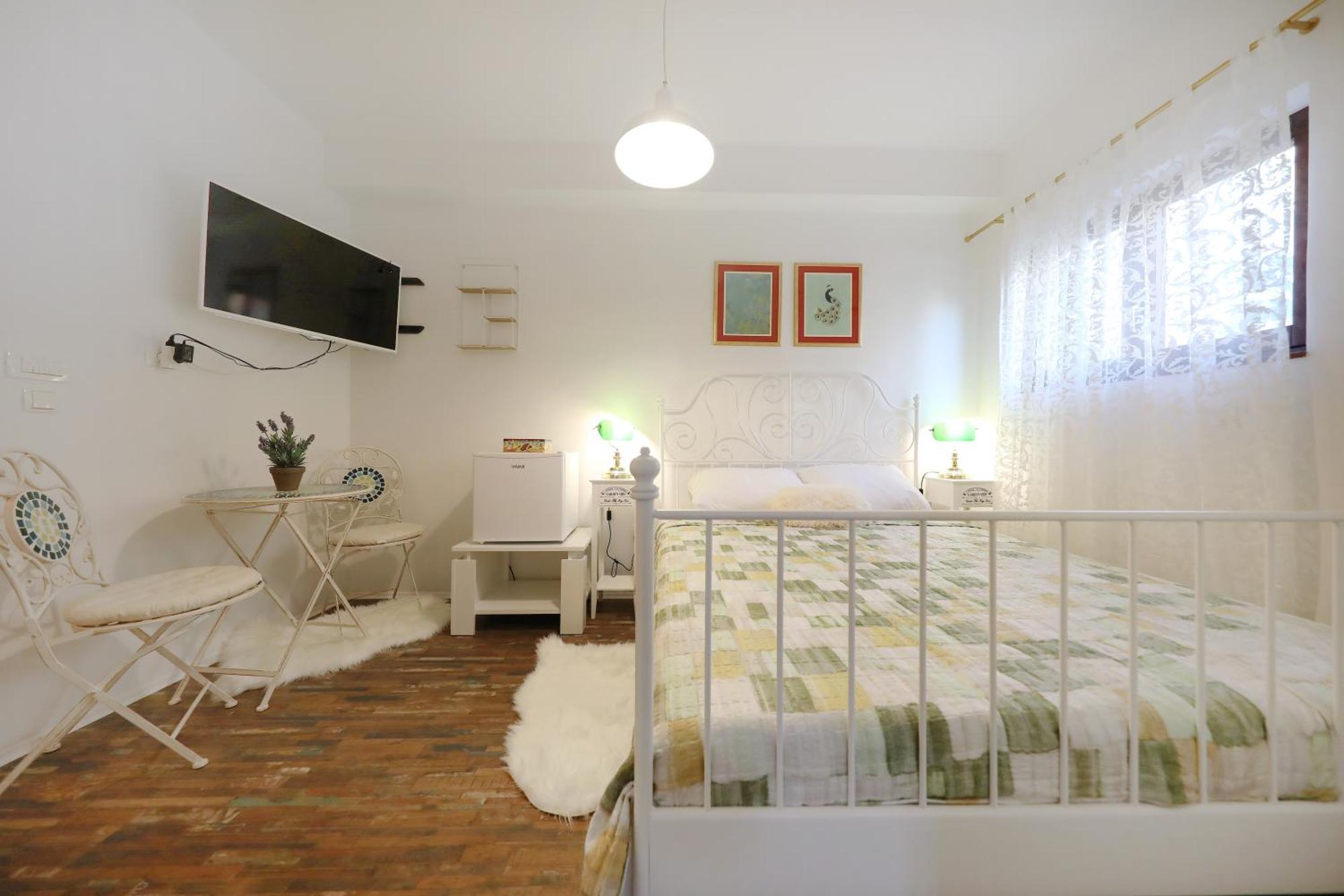 Apartments And A Room Ina Zadar