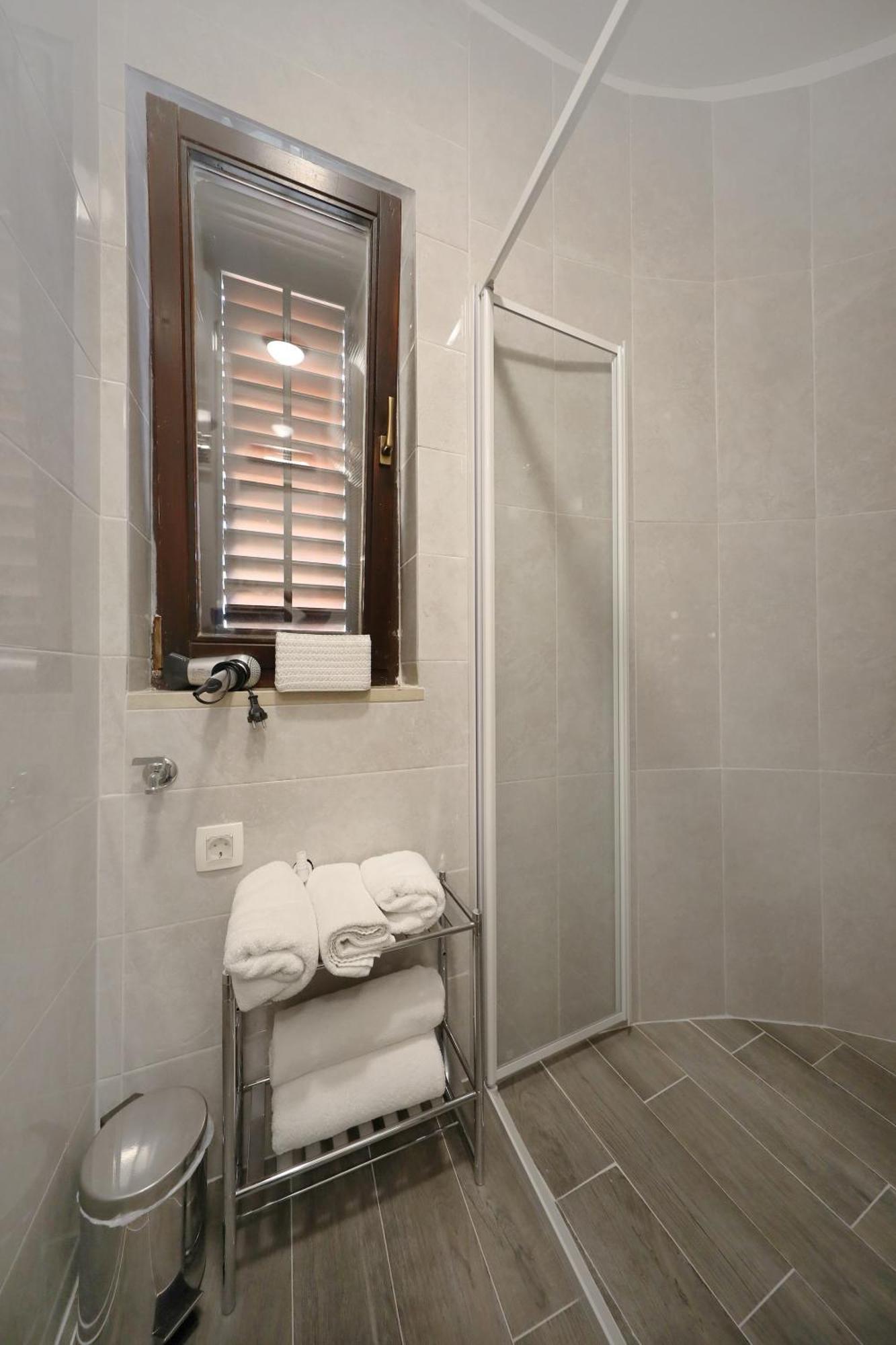 Guest house Apartments And A Room Ina