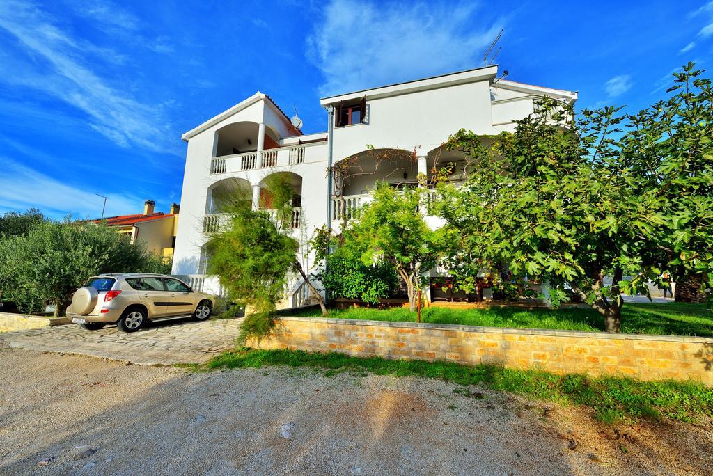 Guest house Apartments And A Room Ina 3*
