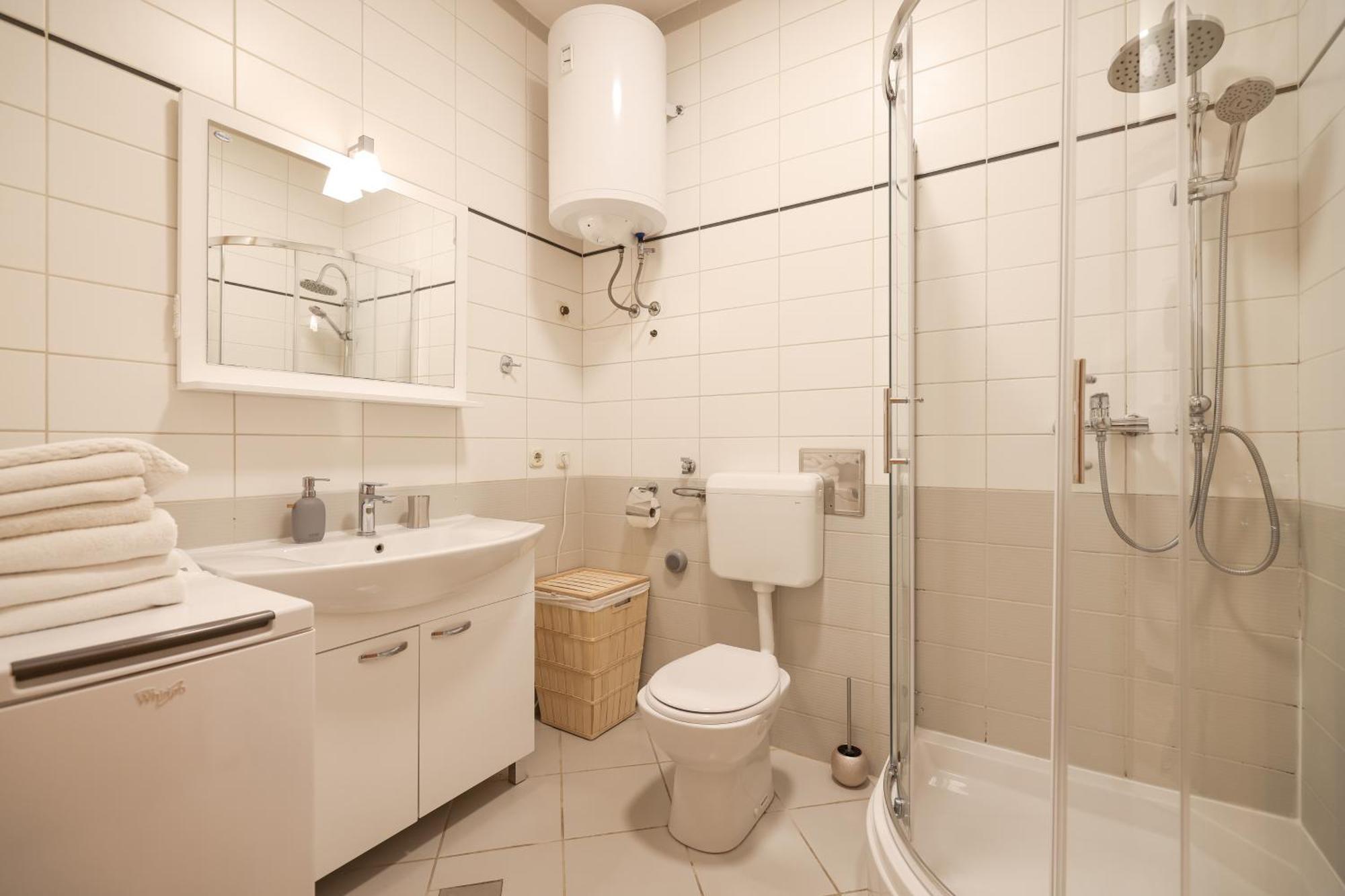 Apartments And A Room Ina 3*