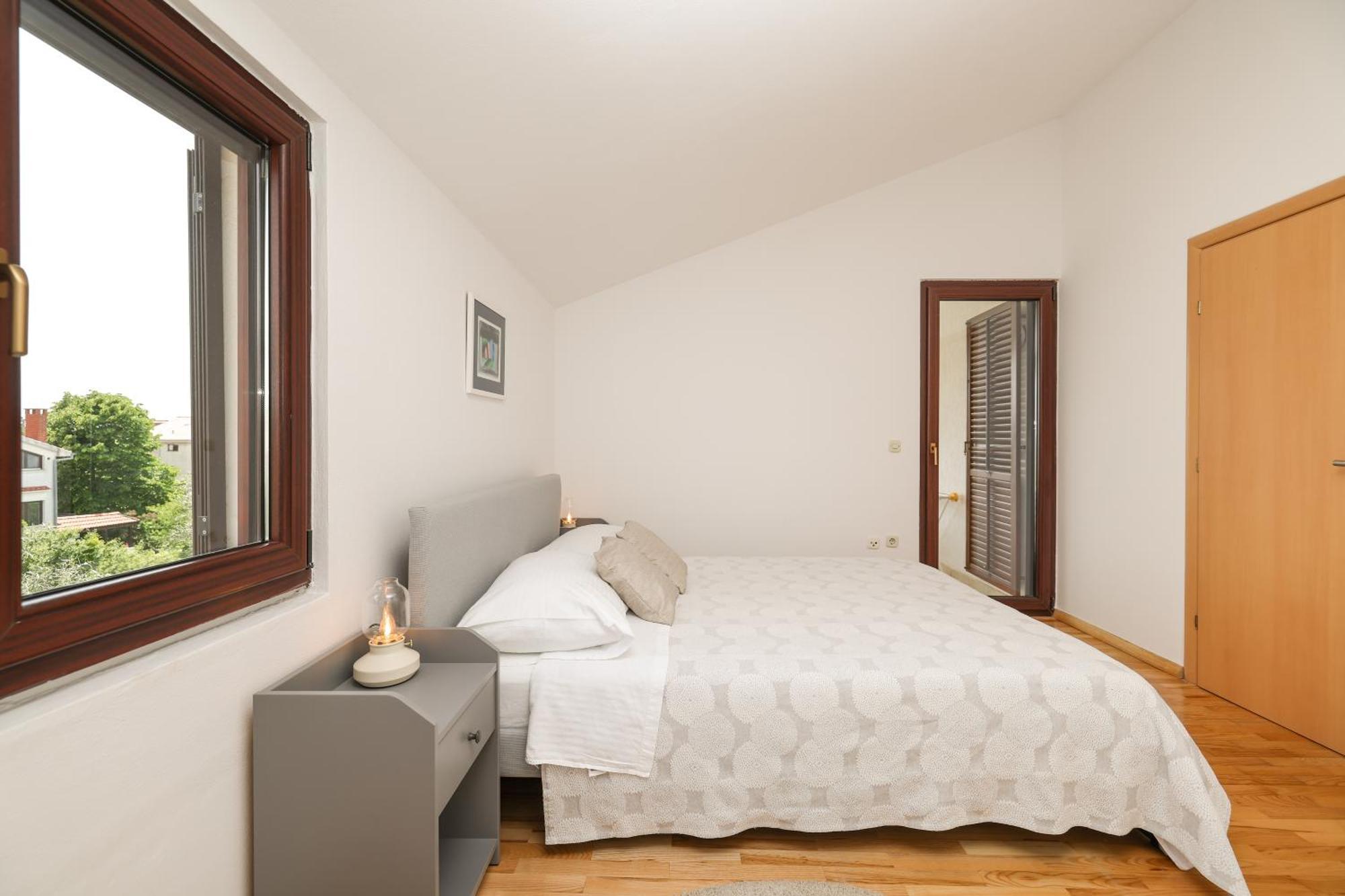 Apartments And A Room Ina Zadar