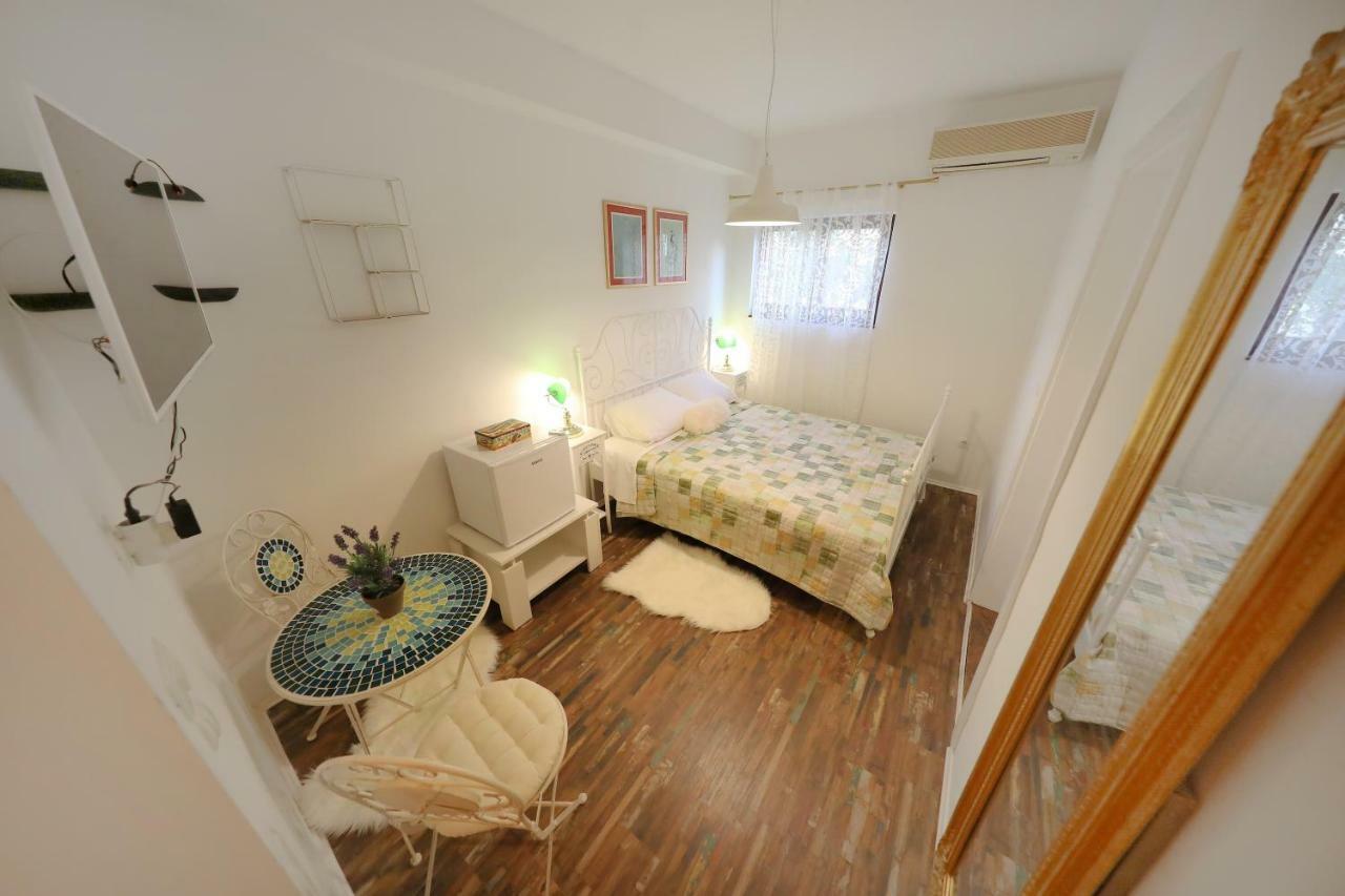 Apartments And A Room Ina 3* Zadar